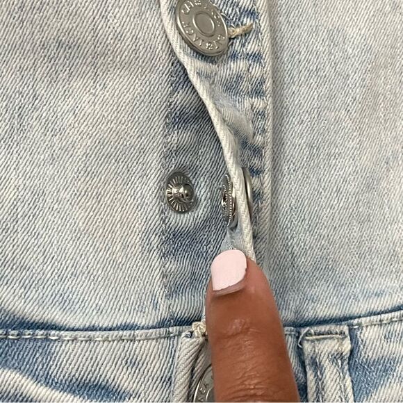 Cat & Jack Girl’s Light Wash Distressed Button Front Bib Denim Overalls XS 4/5 - Picture 8 of 14